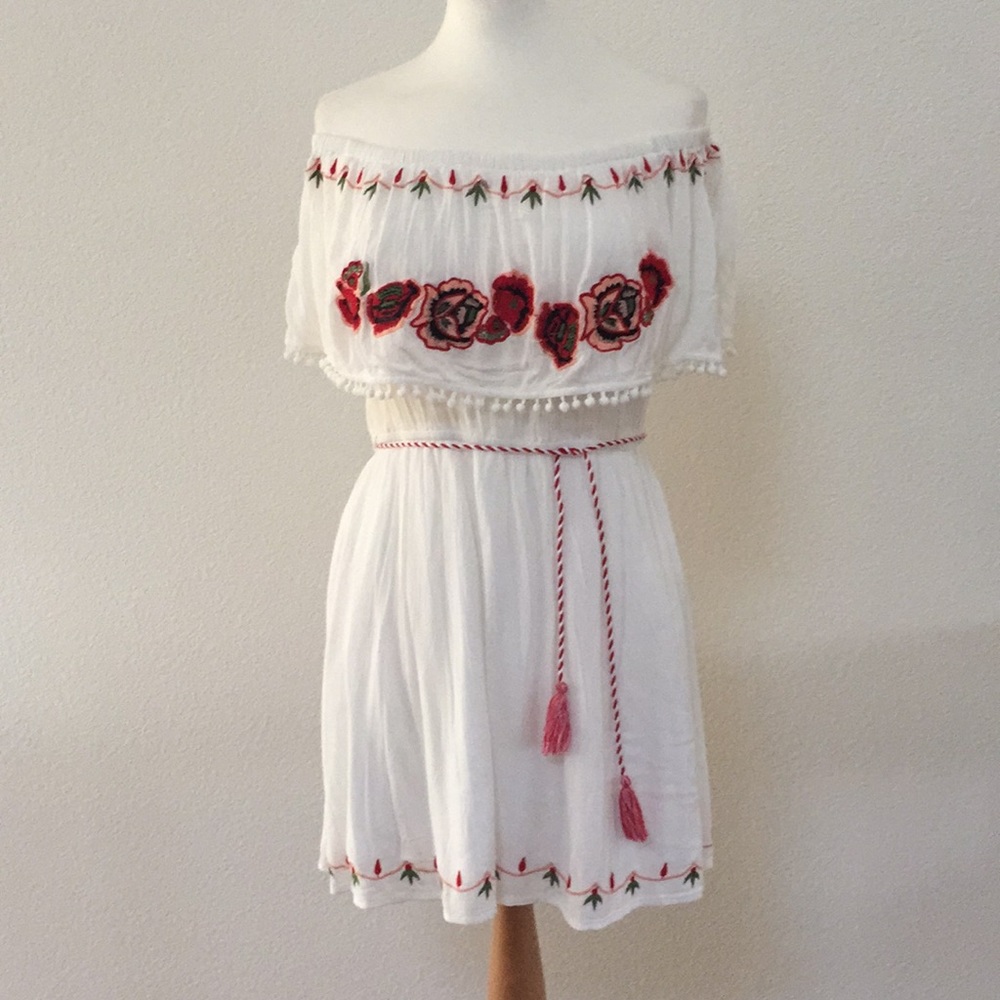 White dress w/roses embroidery. Off the shoulder